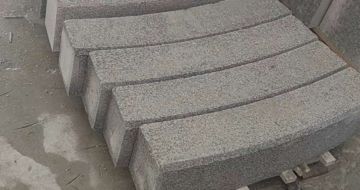 福建芝麻白弧形路牙石