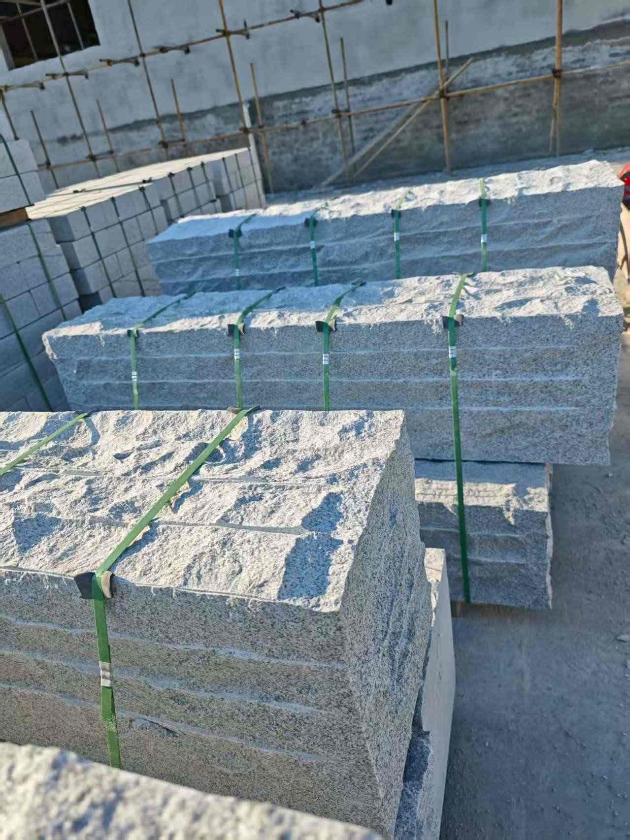 福建芝麻白自然面整石 坐凳